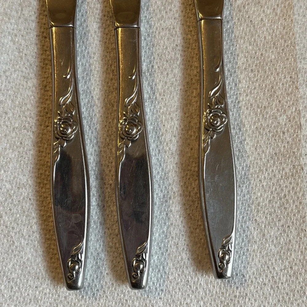 ONEIDA COMMUNITY MY ROSE 3 DINNER KNIVES STAINLESS STEEL FLATWARE SILVERWARE